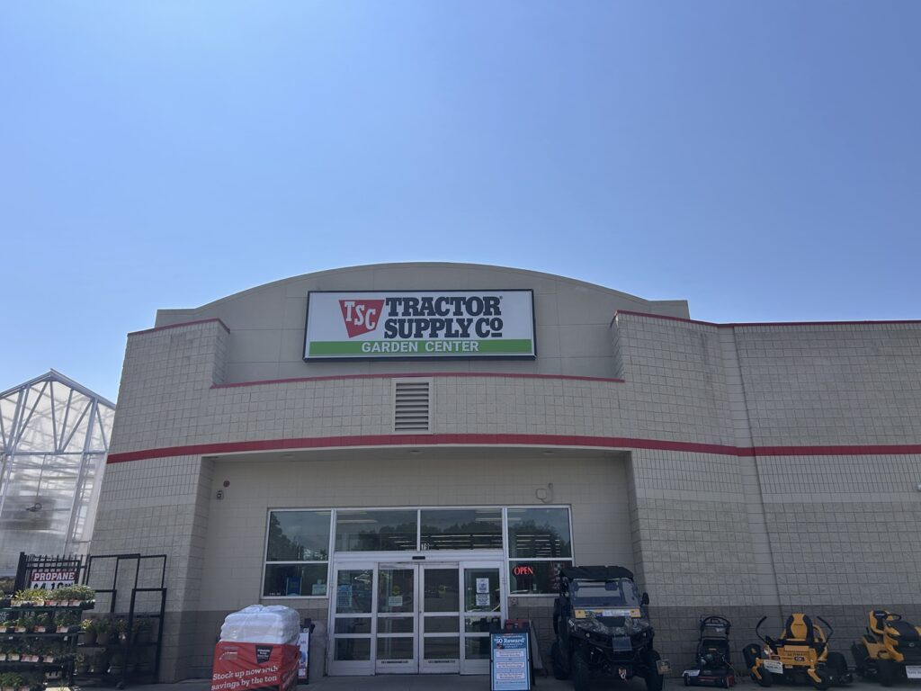 NNN Tractor Supply for Sale