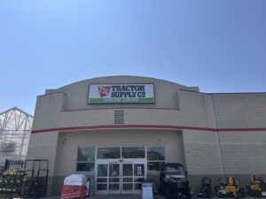 NNN Tractor Supply for Sale